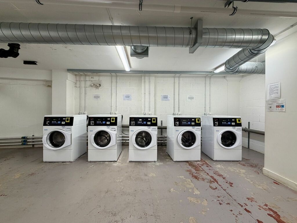 Week Street 29639# 1