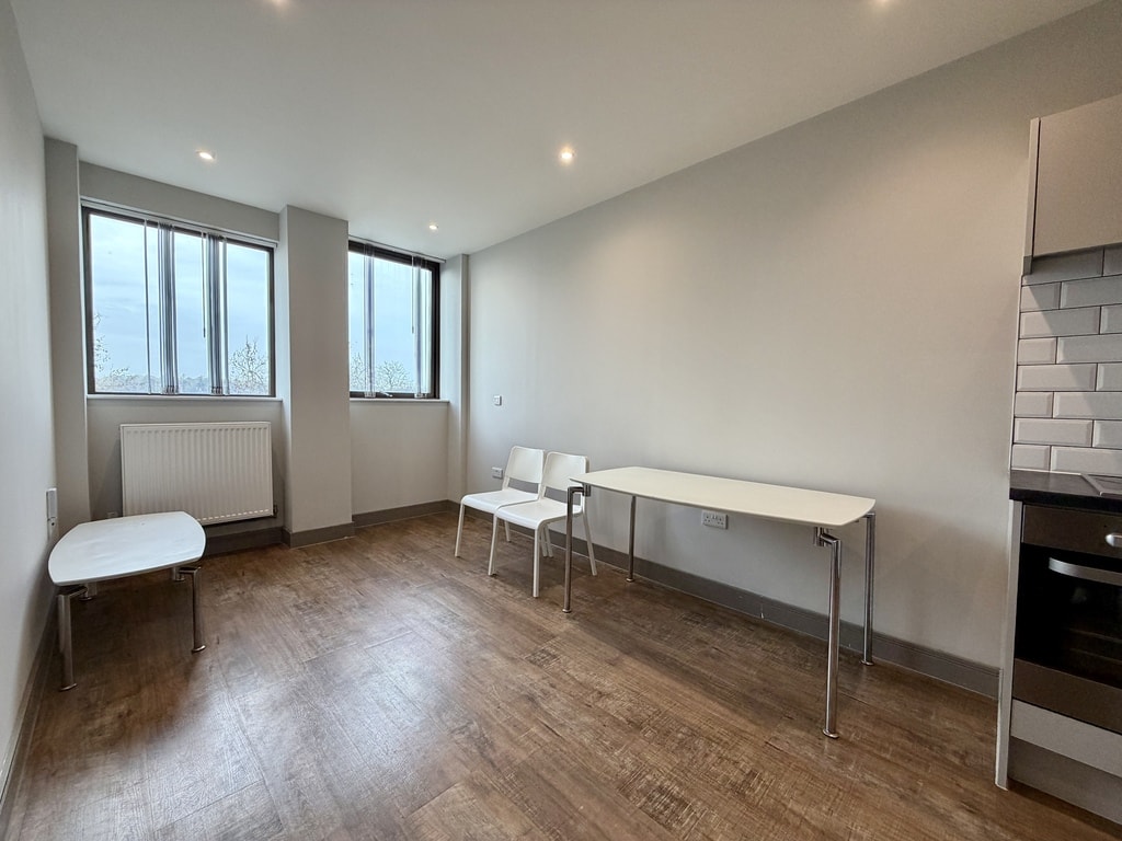 Week Street 29639# 4