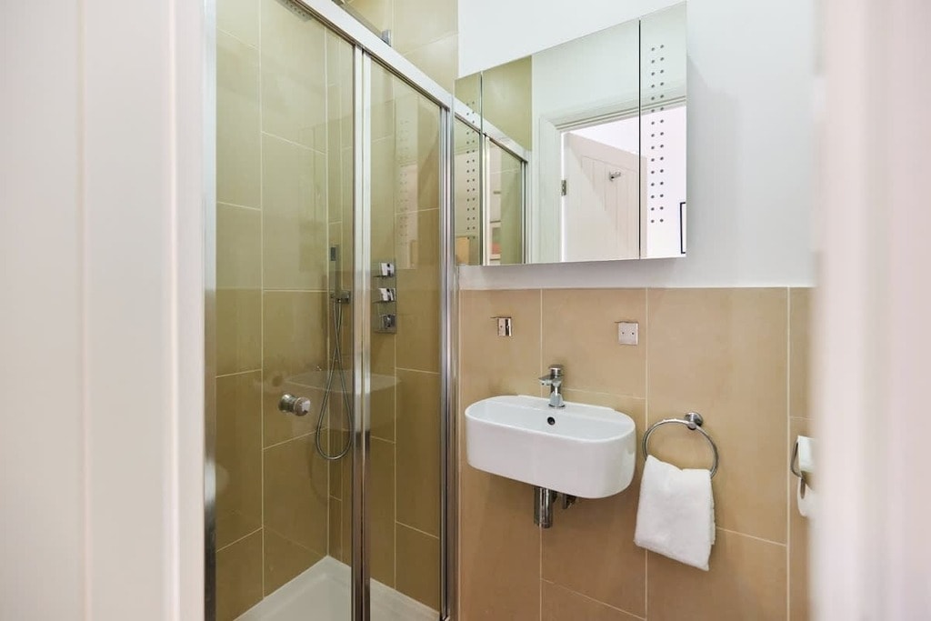 Southwark Park Road, SE16 3RP