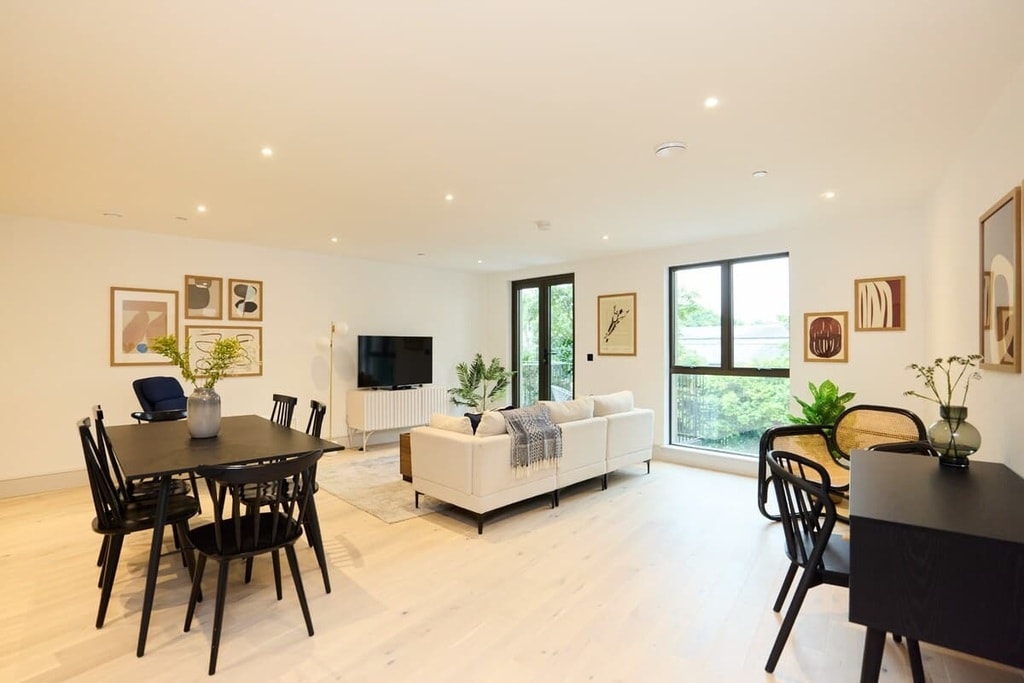 Station Road, SW19 2LP