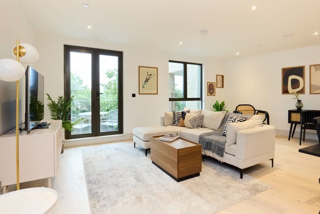 Station Road, SW19 2LP