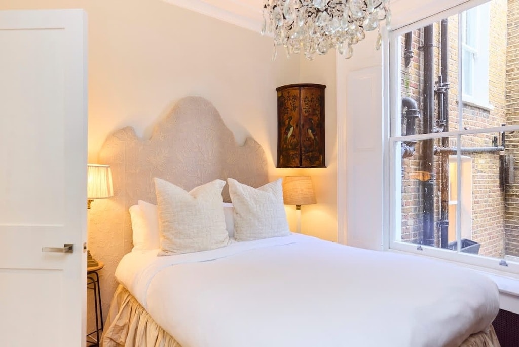 Abingdon Road (ex £150pcm for bills), W8 6AW