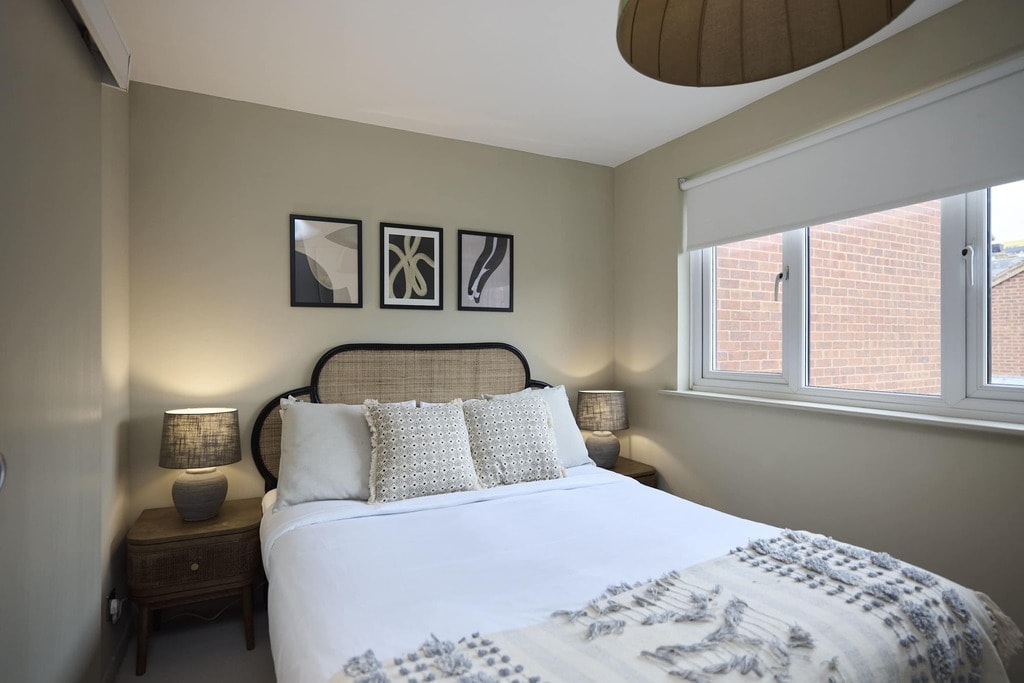 Claire Place, E14 8NJ