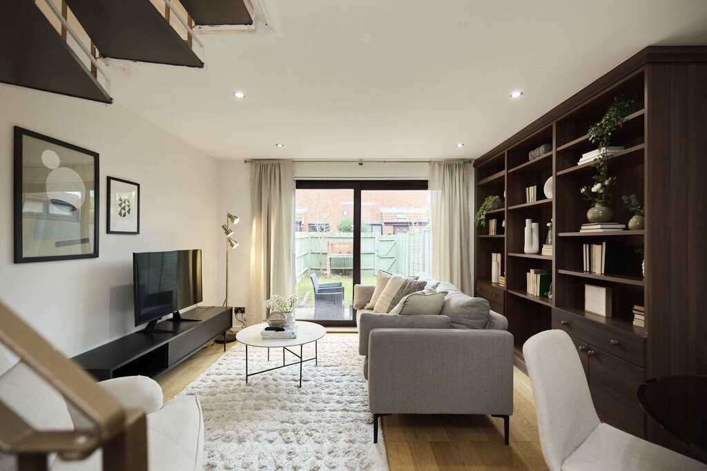 Claire Place, E14 8NJ