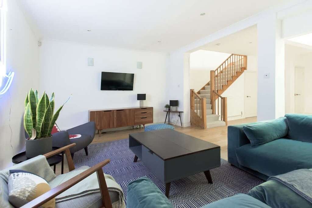 Queen's Gate Mews, SW7 5QN