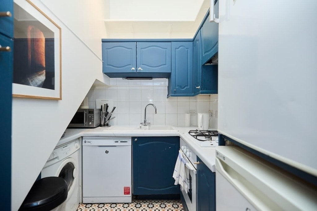 Gaspar Close, SW5 0NE