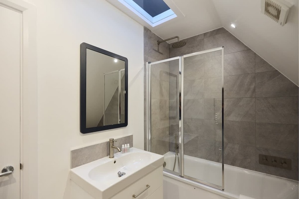 Hurlingham Avenue, SW6 3NG