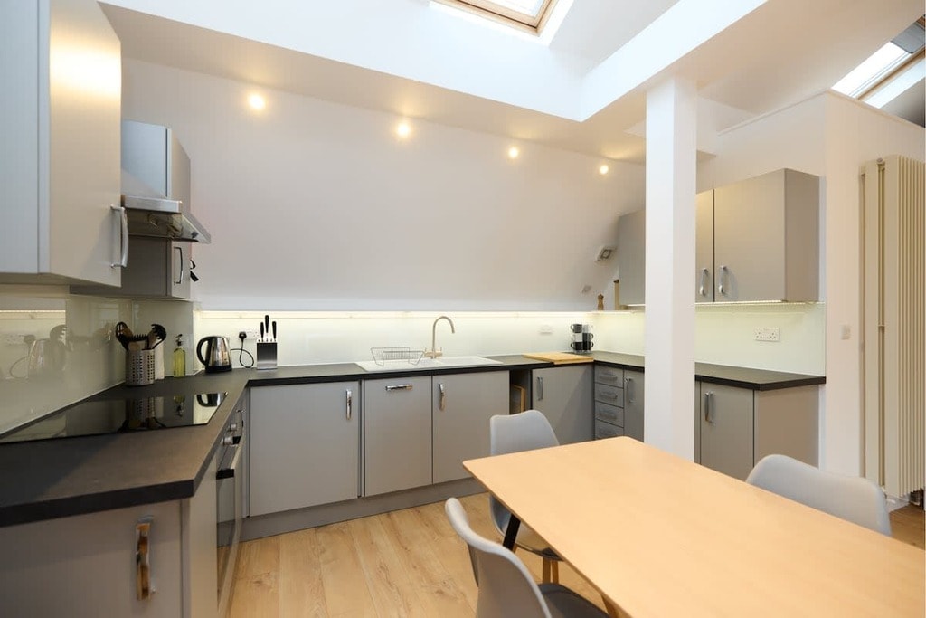 Hurlingham Avenue, SW6 3NG