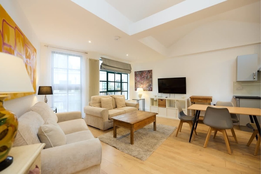 Hurlingham Avenue, SW6 3NG