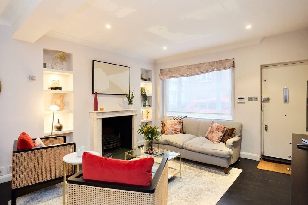 Uxbridge Street, W8 7TQ