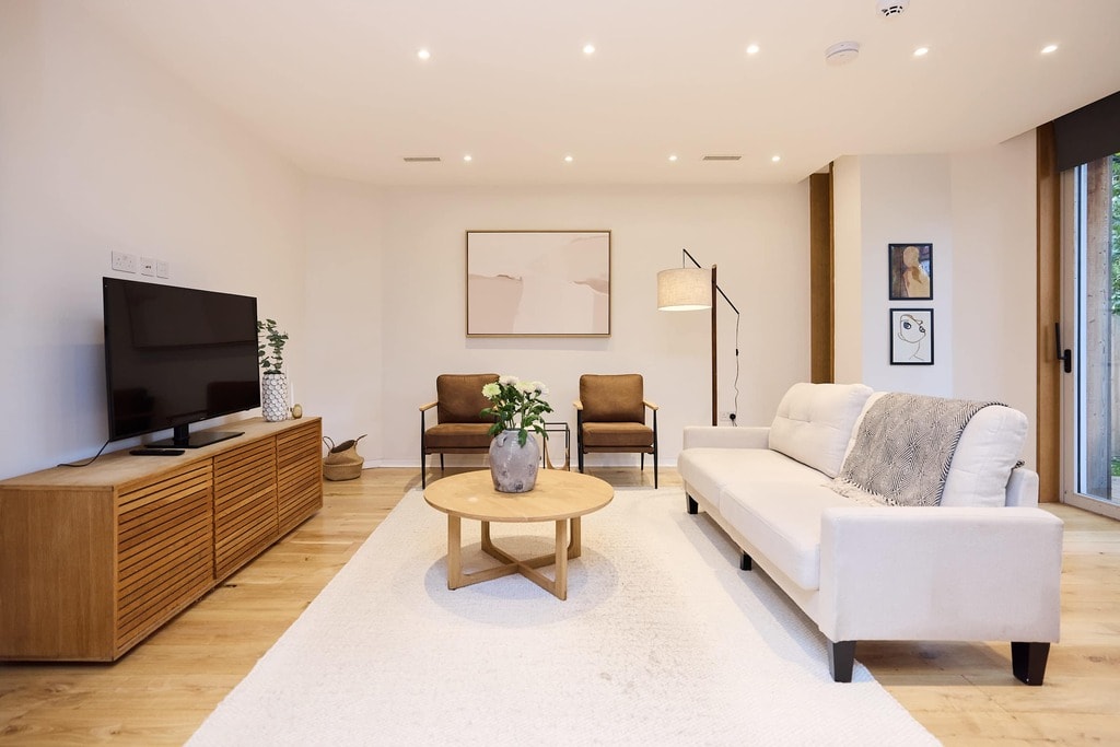 Crowntree Mews, NW7 1TR