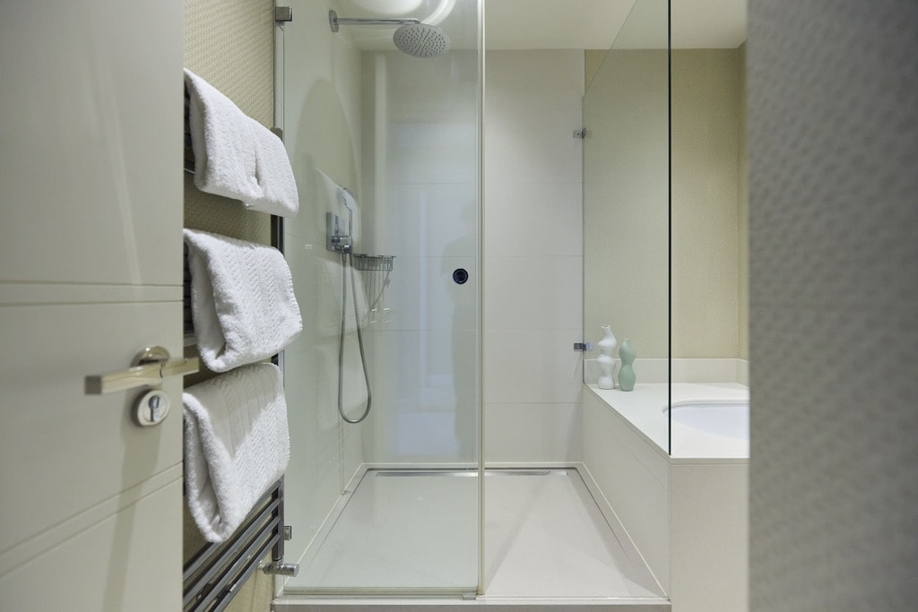 East Smithfield, E1W 1AT