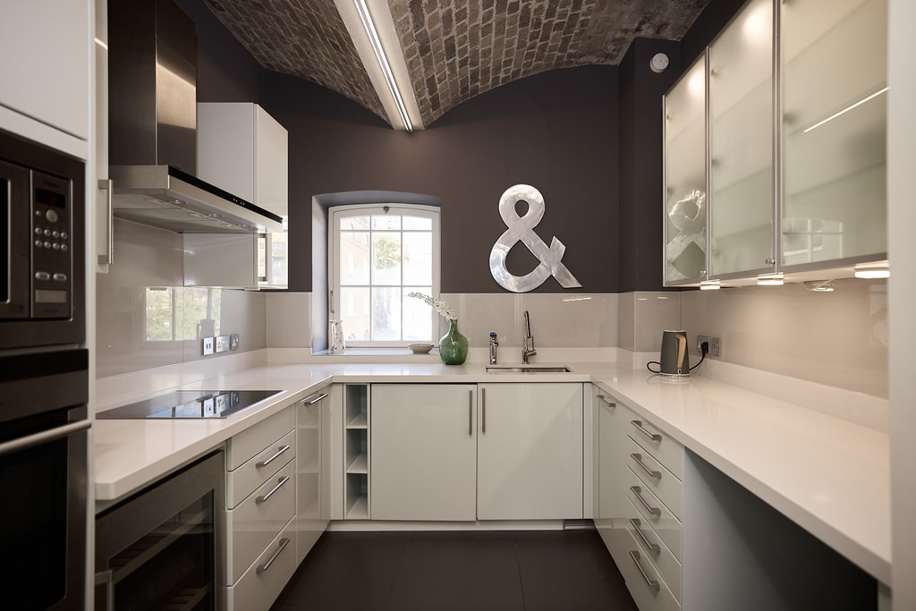 East Smithfield, E1W 1AT