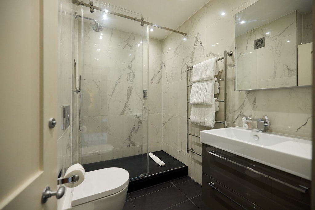 East Smithfield, E1W 1AT