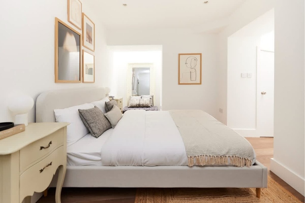 Felgate Mews (ex £300pcm for bills), W6 0LY