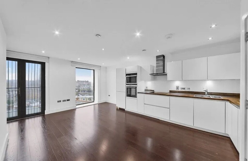 Camden Road, NW1 9LR