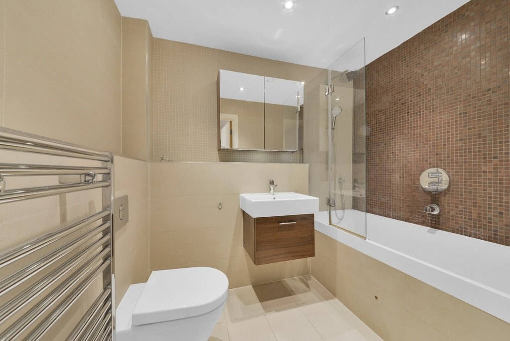 Camden Road, NW1 9LR