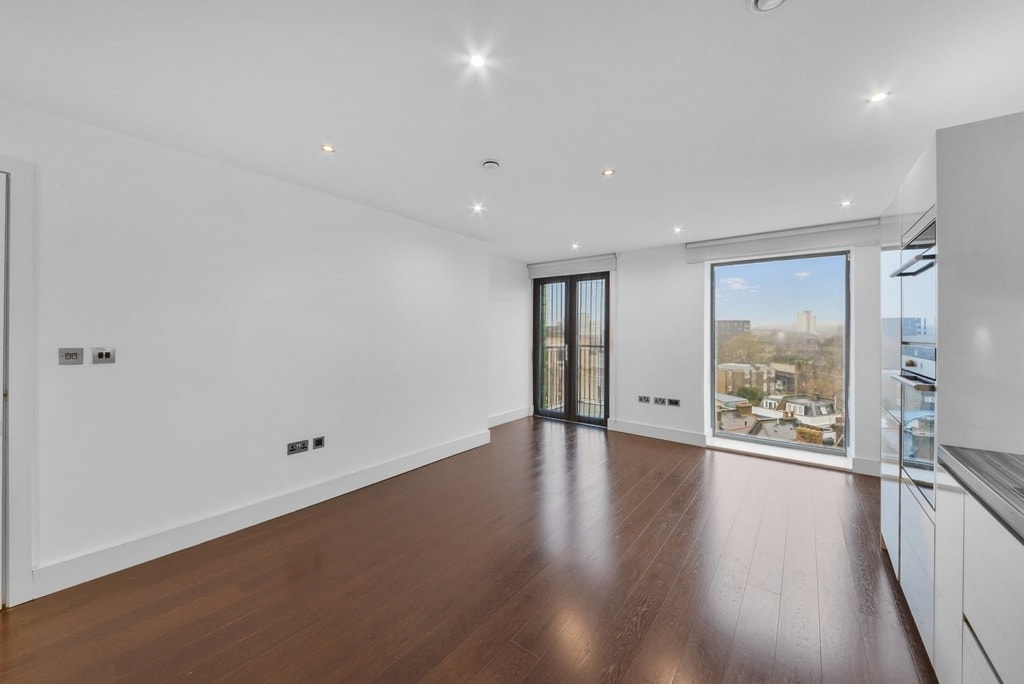 Camden Road, NW1 9LR