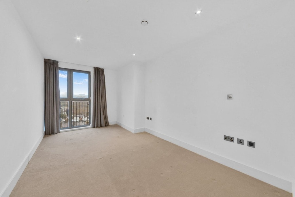 Camden Road, NW1 9LR