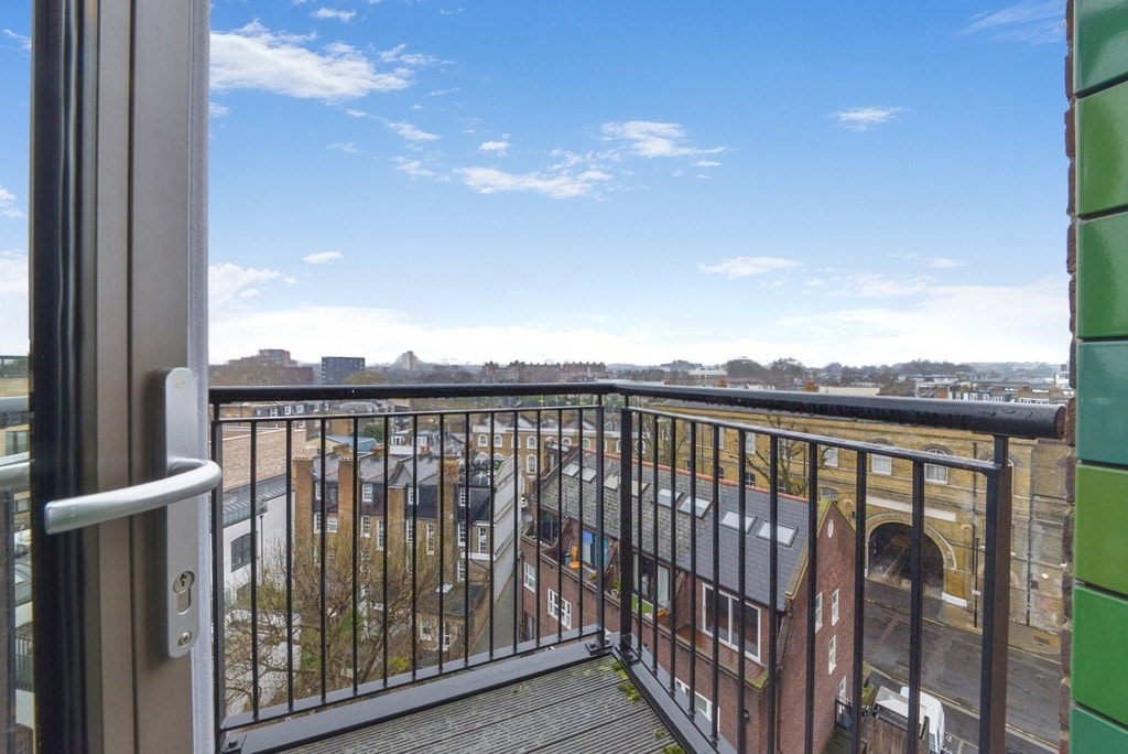 Camden Road, NW1 9LR