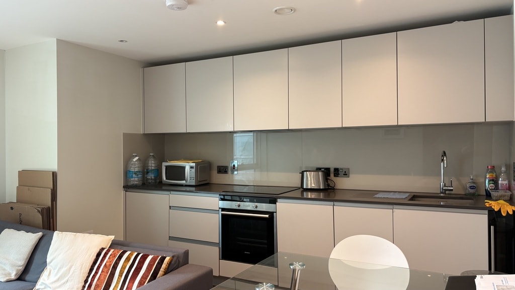 Whitechapel High Street, E1 7AQ