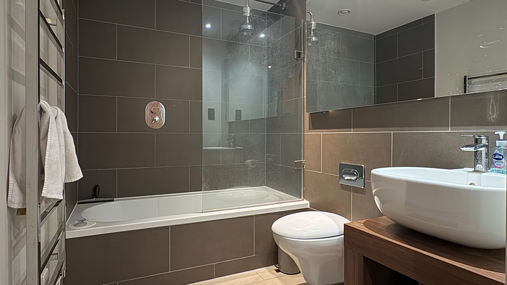 Whitechapel High Street, E1 7AQ