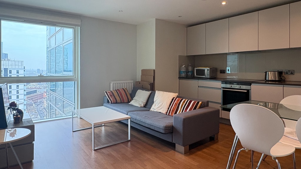 Whitechapel High Street, E1 7AQ