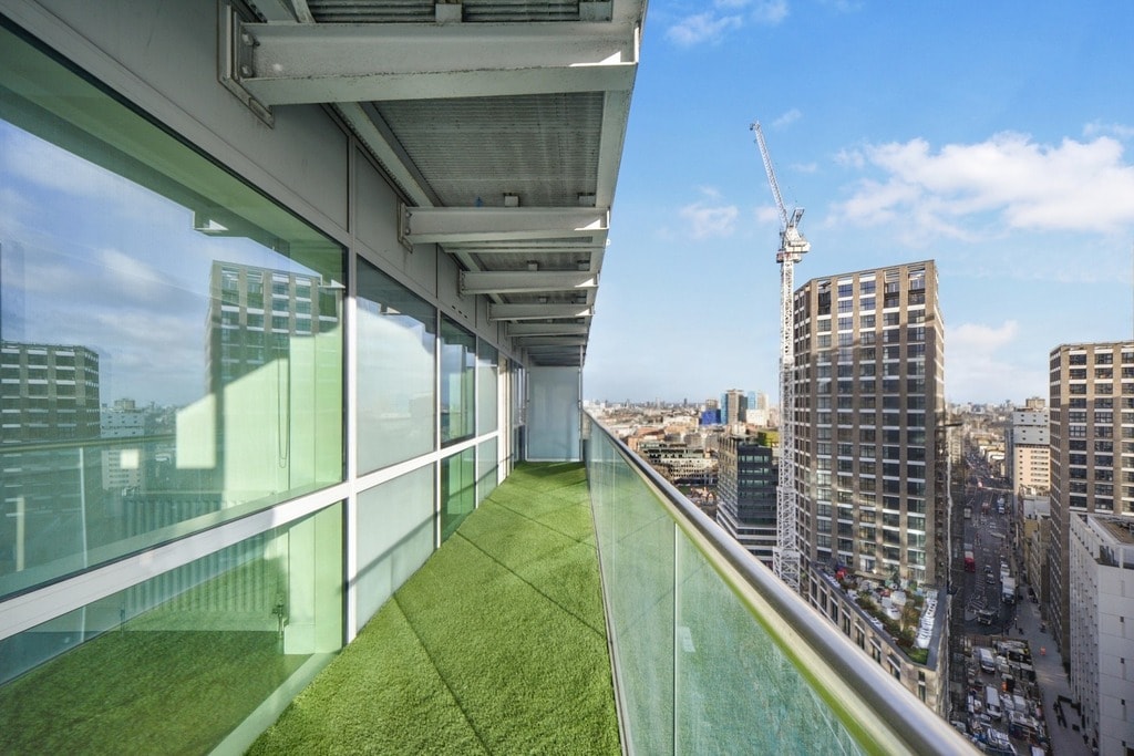 Whitechapel High Street, E1 7AQ