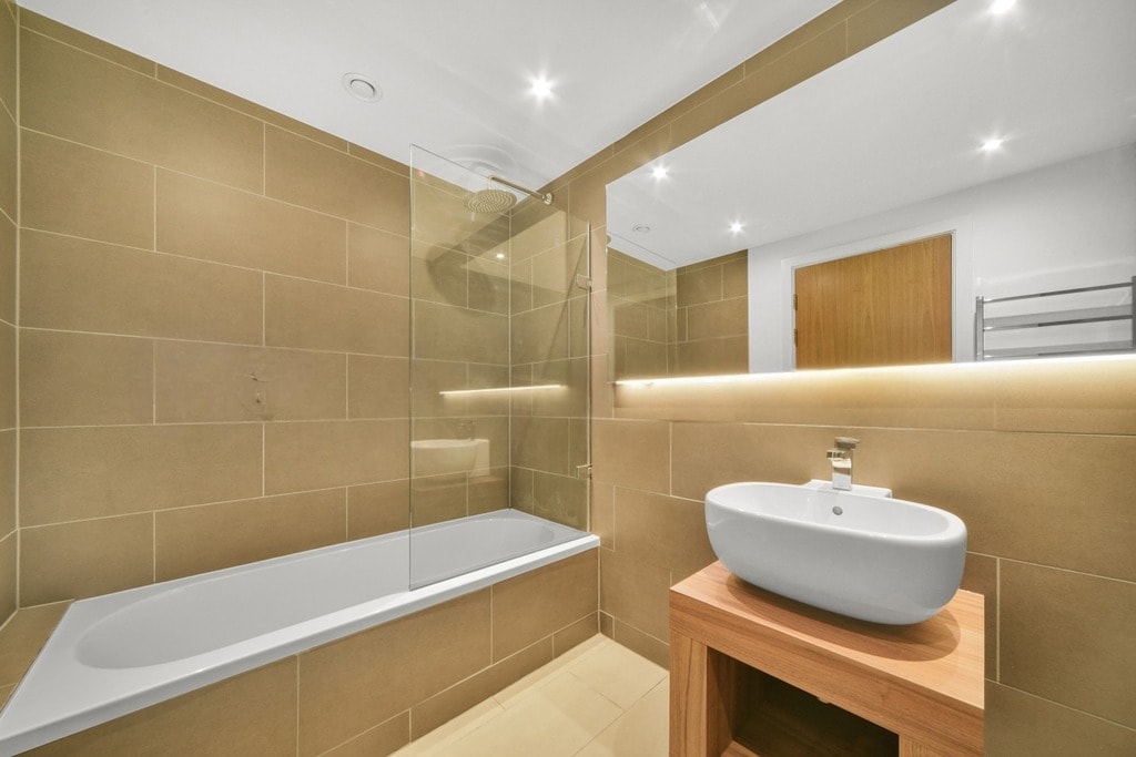 Whitechapel High Street, E1 7AQ