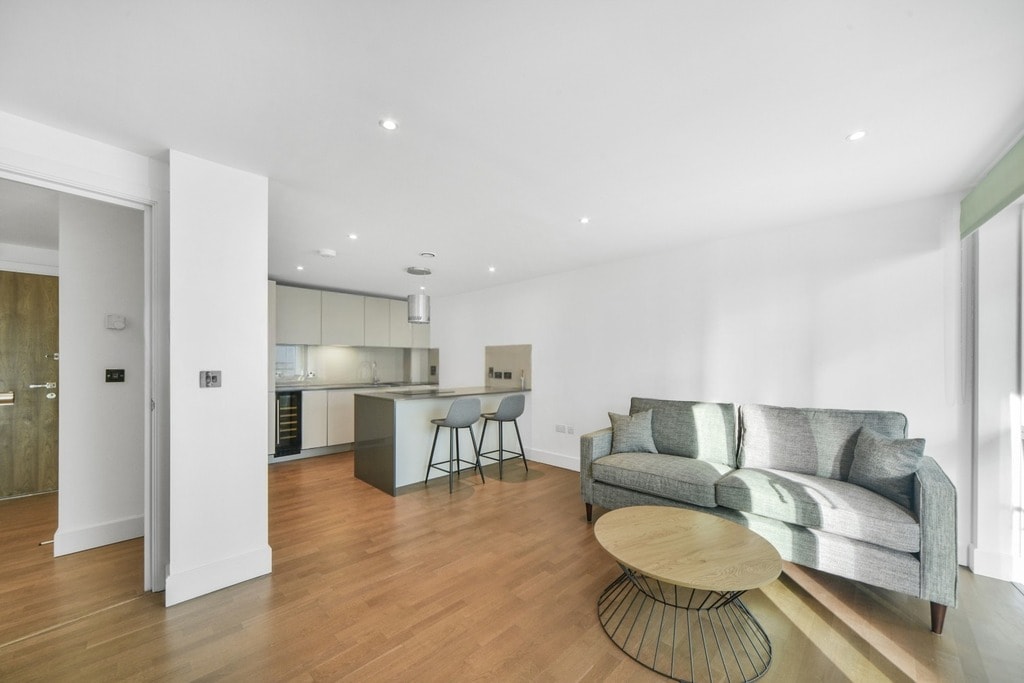 Whitechapel High Street, E1 7AQ