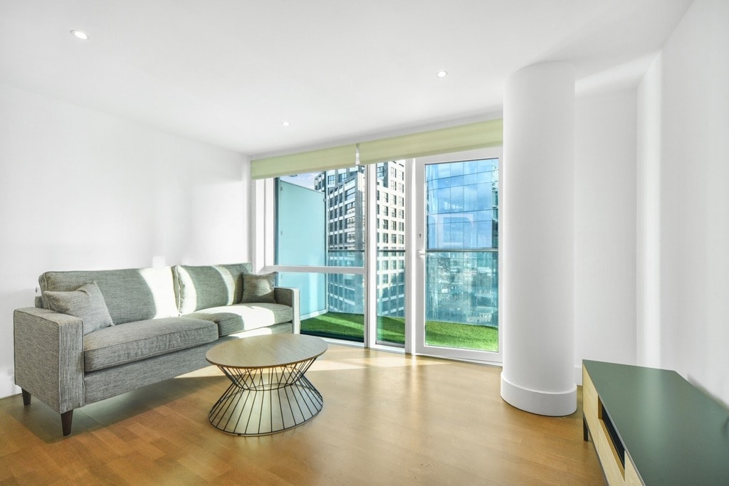 Whitechapel High Street, E1 7AQ