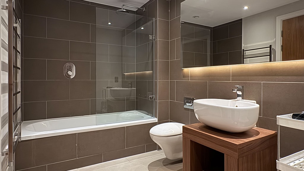 Whitechapel High Street, E1 7AQ