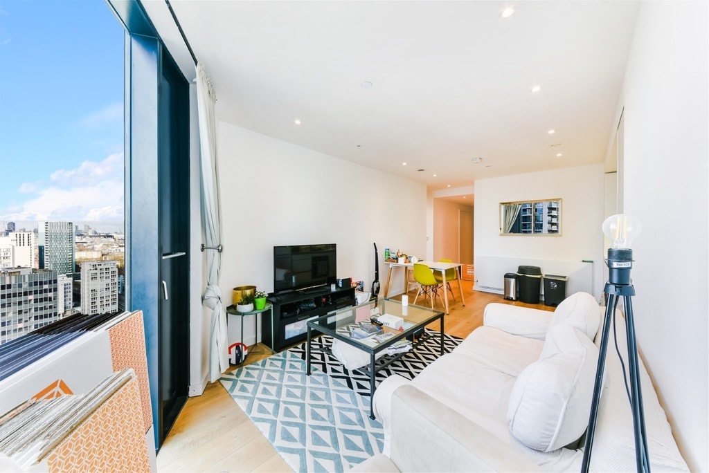 Walworth Road, SE1 6EH