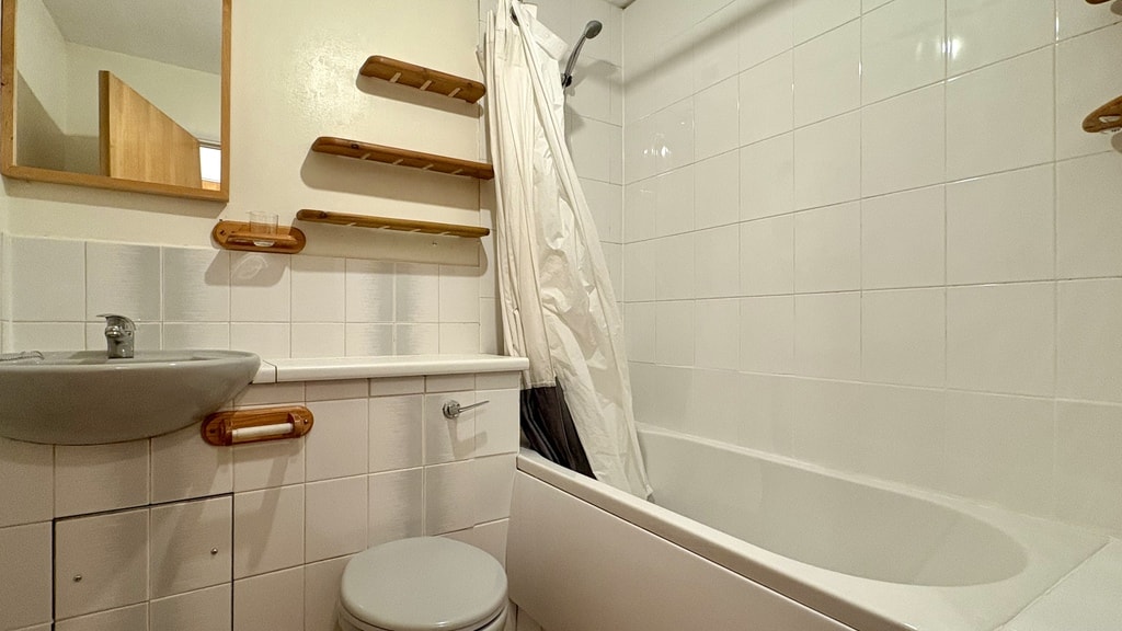 Westferry Road, E14 3AH