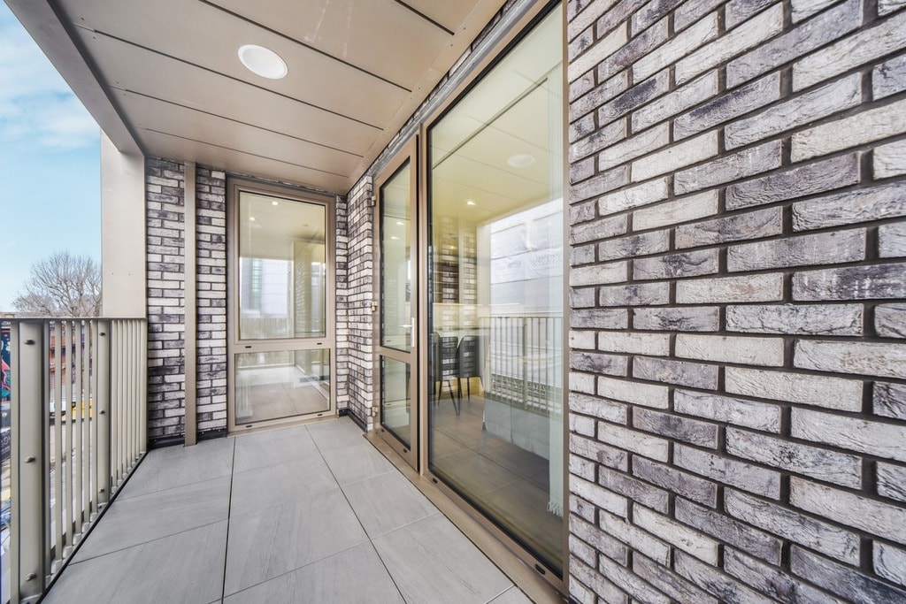 New Village Avenue, E14 0TB