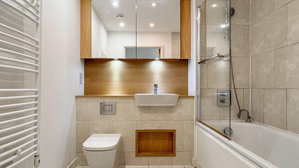 Jefferson Plaza, E3 3QB