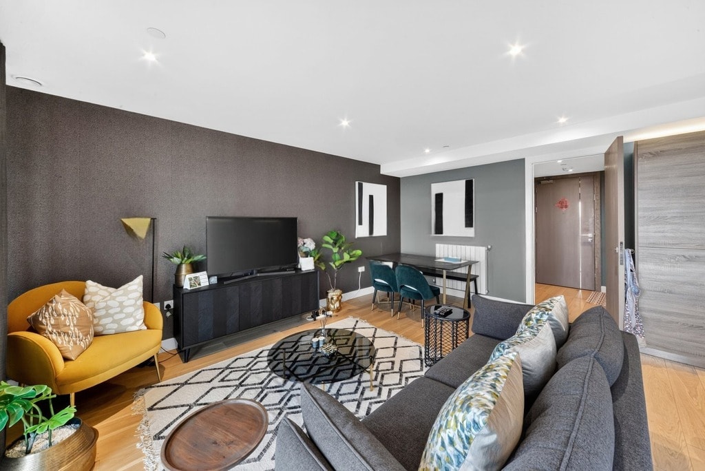 Duke of Wellington Avenue, SE18 6NQ