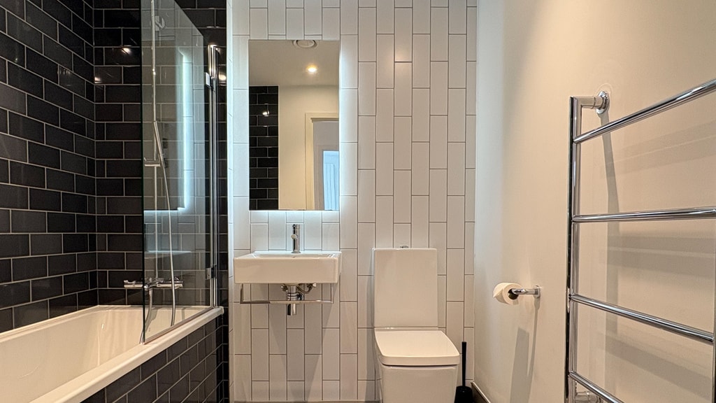 Schooner Road, E16 2PT