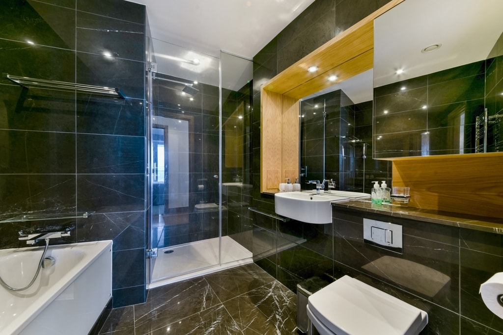 Crossharbour Plaza, E14 9UE