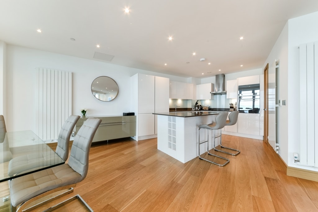 Crossharbour Plaza, E14 9UE