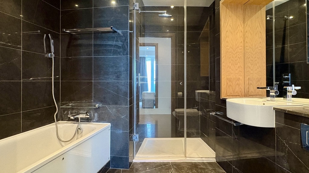 Crossharbour Plaza, E14 9UE