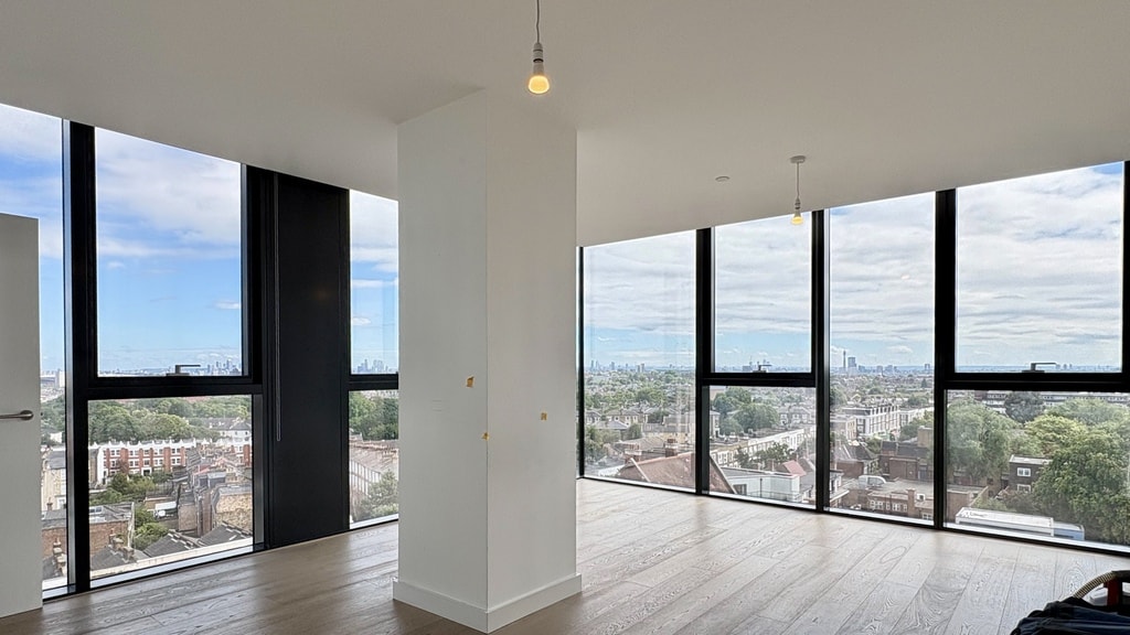 Highgate Hill, N19 5FG
