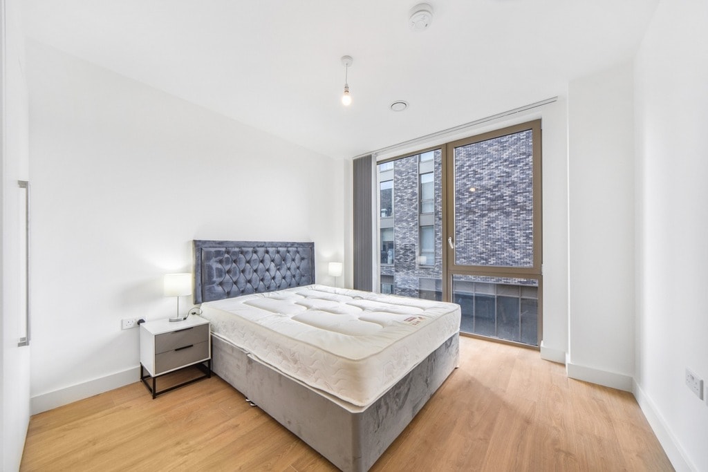 New Village Avenue, E14 0TB