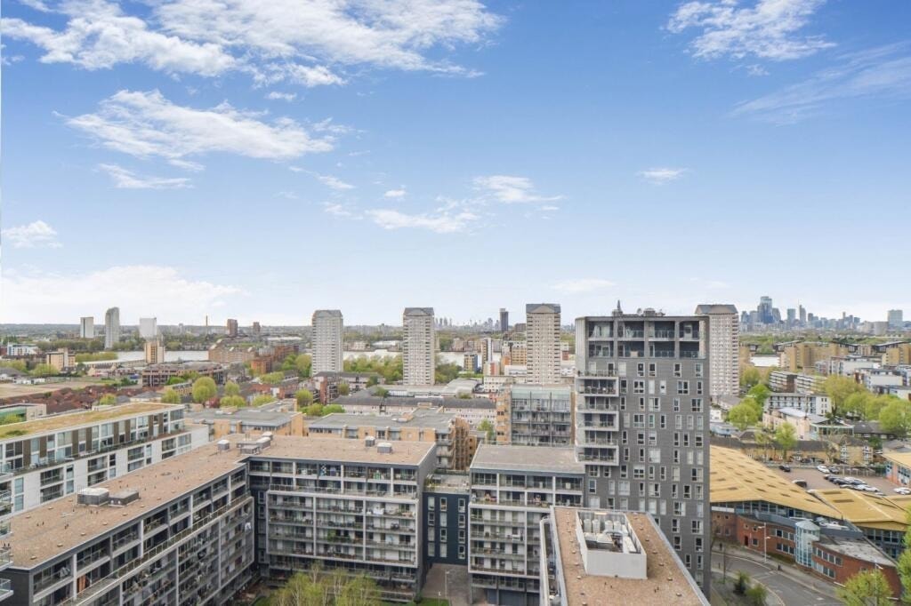 Lincoln Plaza, E14 9EW