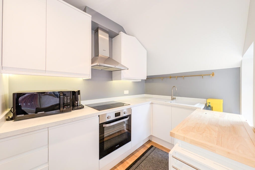 Sylvester Road, N2 8HN