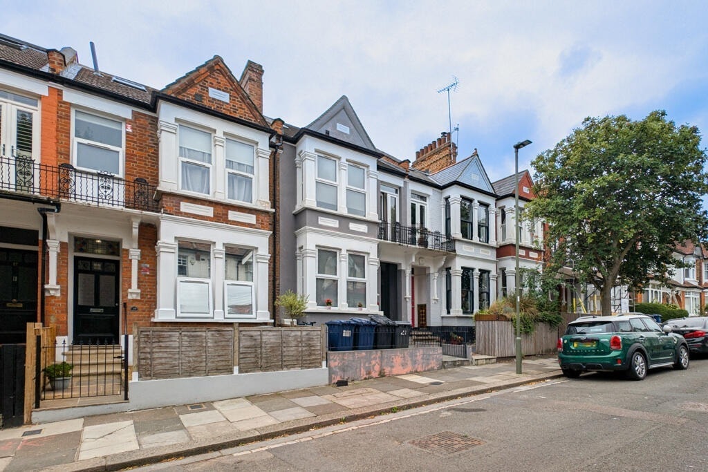 Sylvester Road, N2 8HN