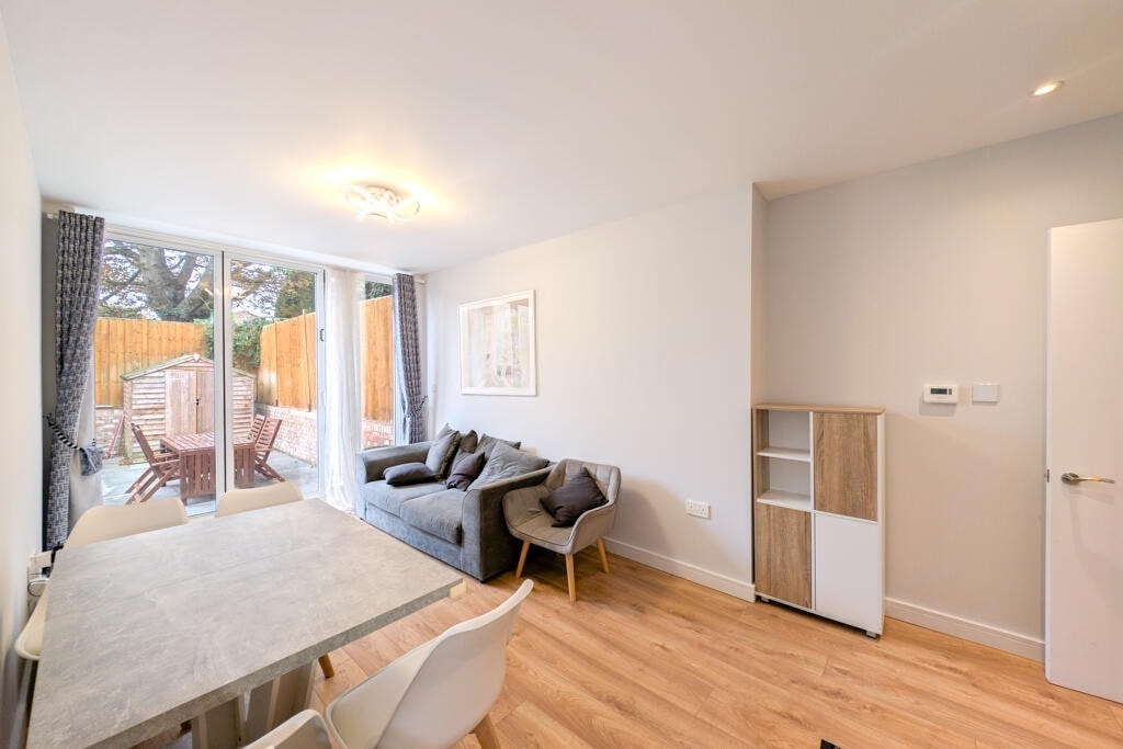 Sylvester Road, N2 8HN