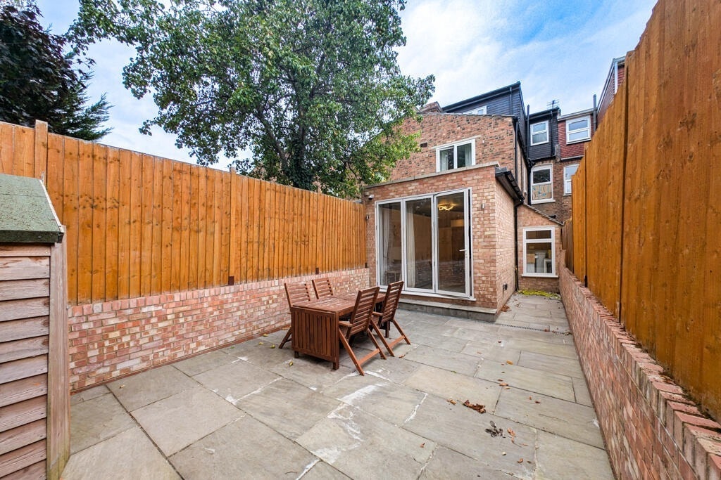 Sylvester Road, N2 8HN