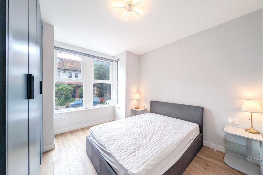 Sylvester Road, N2 8HN