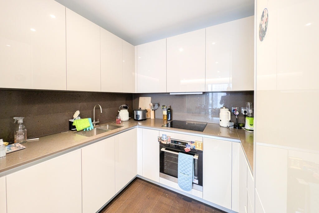 Lanchester Way, SW11 7DD